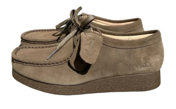 Da komfort fik stil: Min oplevelse med Clarks Wallabee Danmark